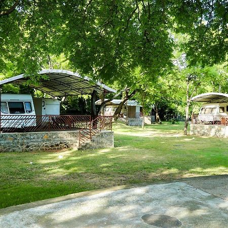 Malwathu Oya Caravan Park Bed & Breakfast Anuradhapura Dış mekan fotoğraf