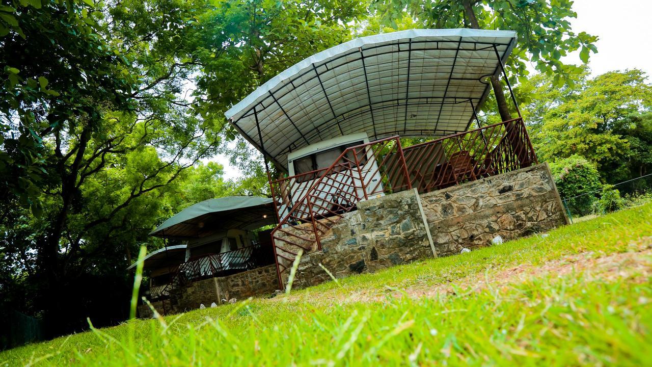 Malwathu Oya Caravan Park Bed & Breakfast Anuradhapura Dış mekan fotoğraf