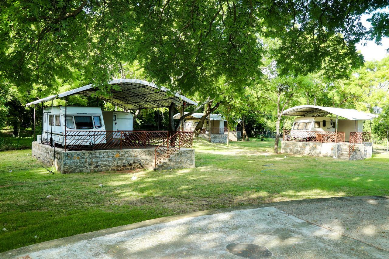 Malwathu Oya Caravan Park Bed & Breakfast Anuradhapura Dış mekan fotoğraf