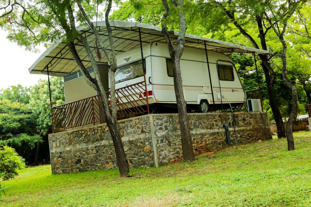 Malwathu Oya Caravan Park Bed & Breakfast Anuradhapura Dış mekan fotoğraf