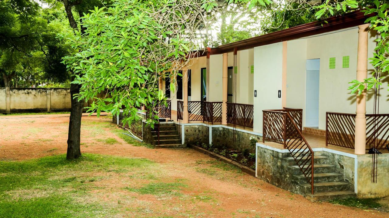 Malwathu Oya Caravan Park Bed & Breakfast Anuradhapura Dış mekan fotoğraf
