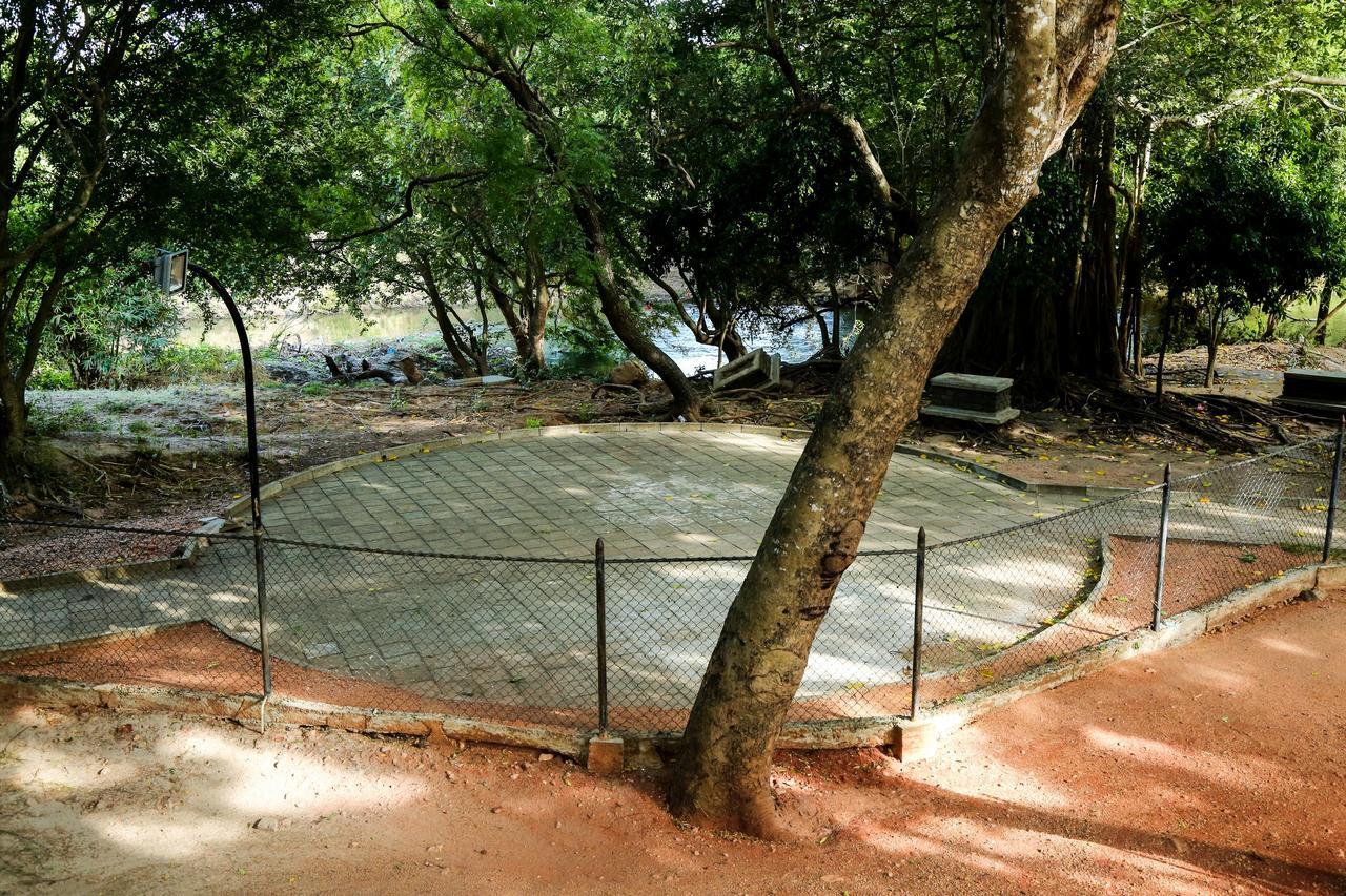 Malwathu Oya Caravan Park Bed & Breakfast Anuradhapura Dış mekan fotoğraf