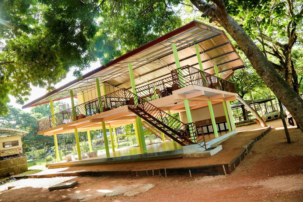 Malwathu Oya Caravan Park Bed & Breakfast Anuradhapura Dış mekan fotoğraf
