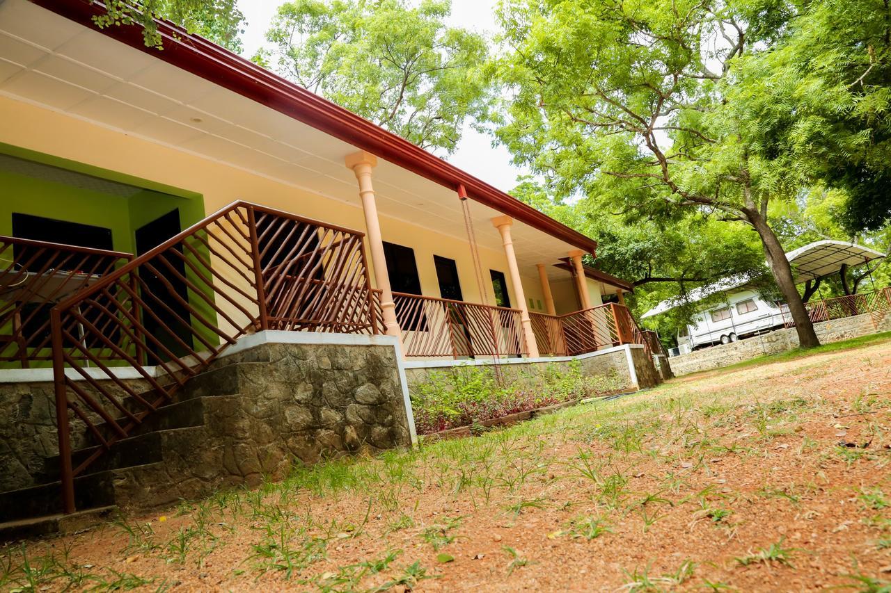 Malwathu Oya Caravan Park Bed & Breakfast Anuradhapura Dış mekan fotoğraf