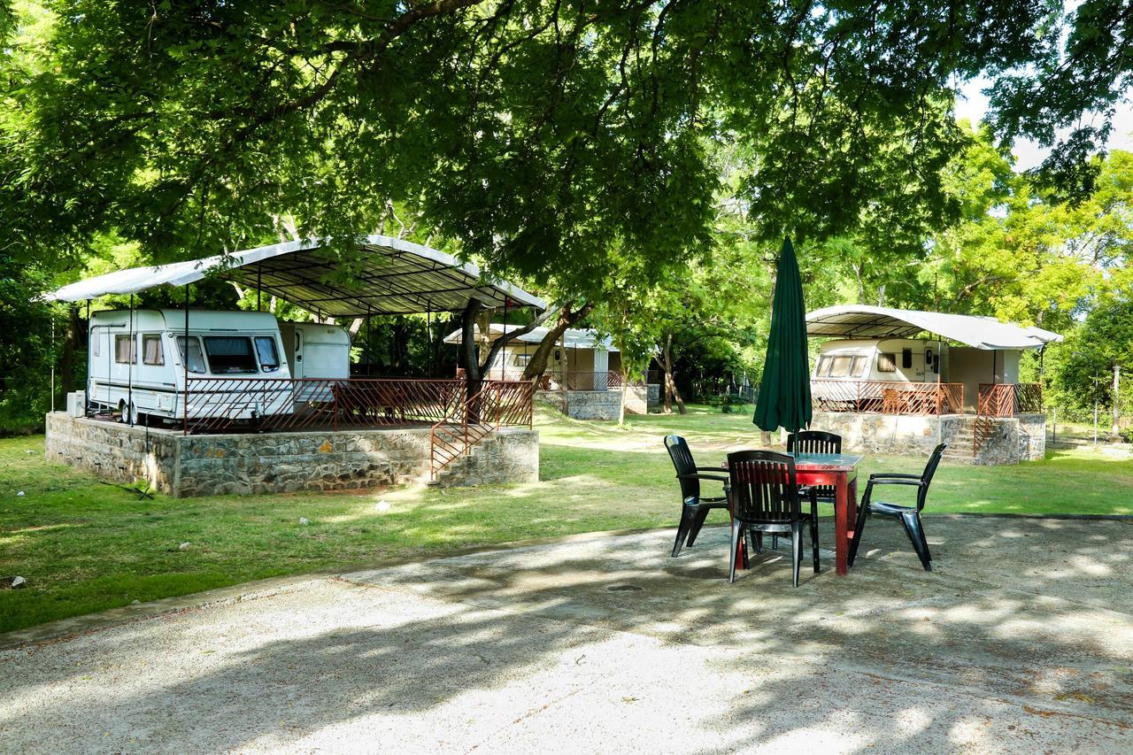 Malwathu Oya Caravan Park Bed & Breakfast Anuradhapura Dış mekan fotoğraf